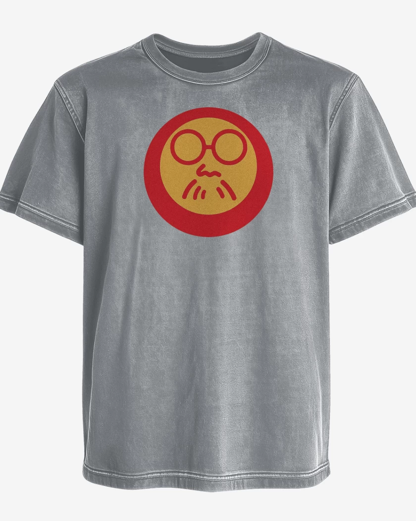 Polera desgastada Daruma Sakamoto
