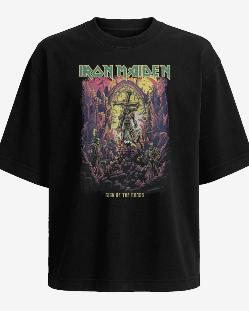 Polera Oversize Negro de Iron Maiden Sign of the Cross