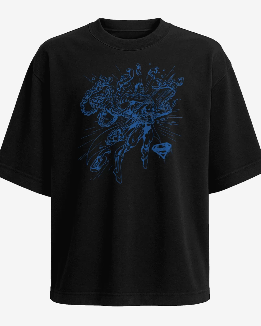 Polera Oversize Negro de Superman Rompiendo Cadenas