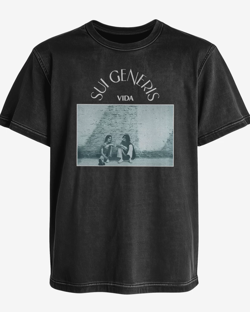 Polera desgastada Sui Generis
