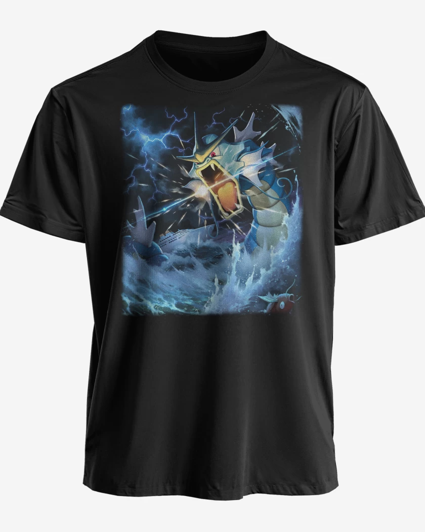 Polera premium Negro de Gyarados TCG Pocket
