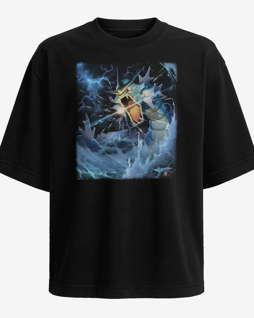 Polera Oversize Negro de Gyarados TCG Pocket