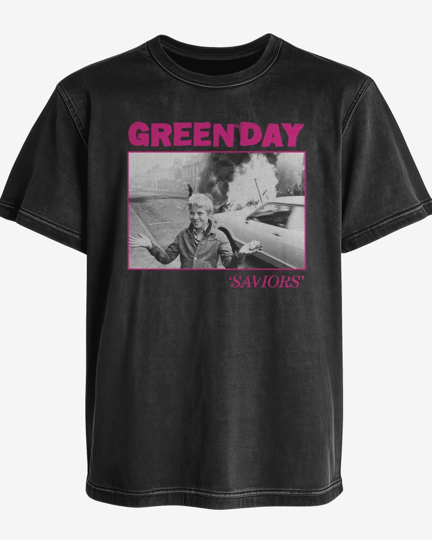 Polera desgastada Green Day Saviors