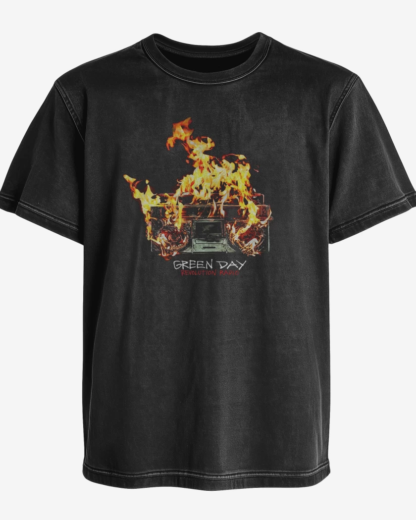 Polera desgastada Green Day Revolution Radio