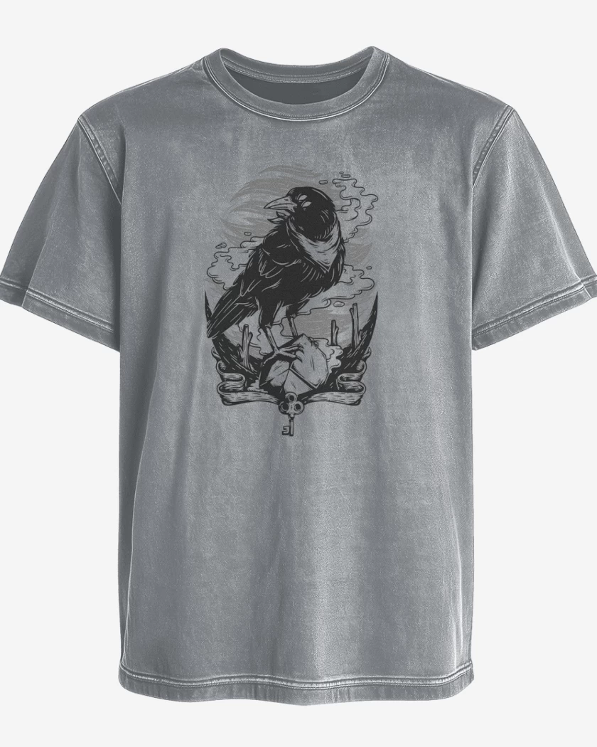 Polera desgastada Cuervo