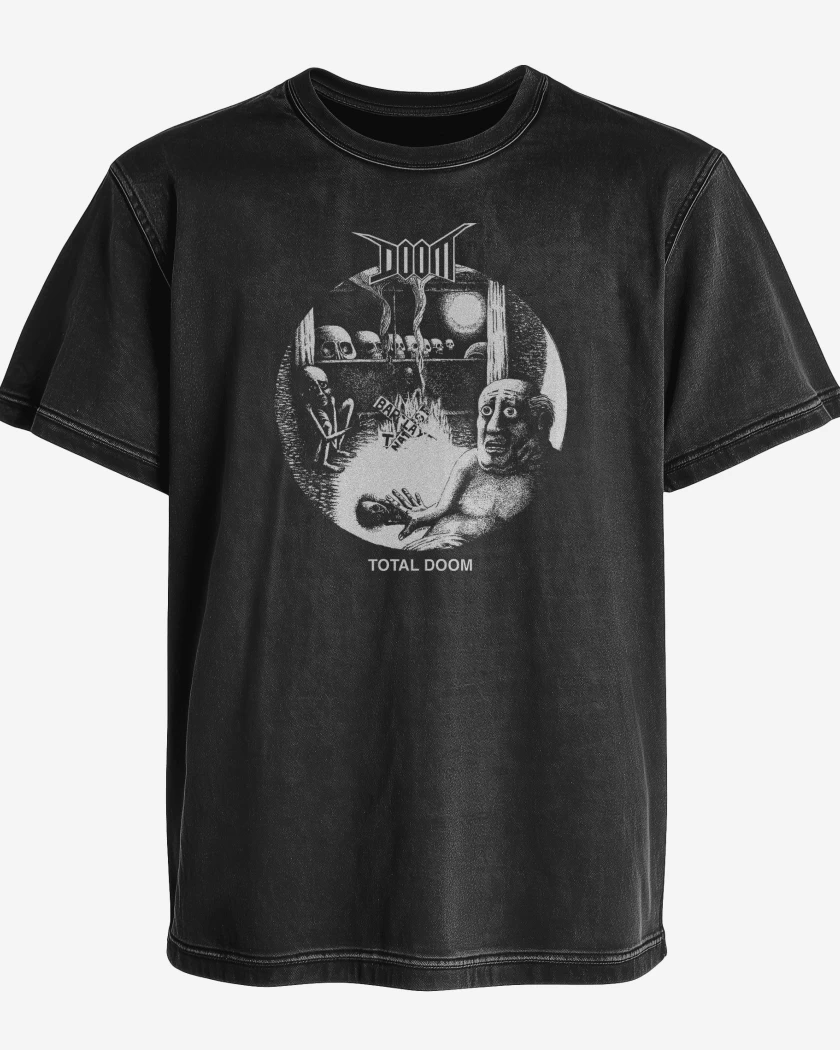 Polera desgastada Negro de Doom Total Doom