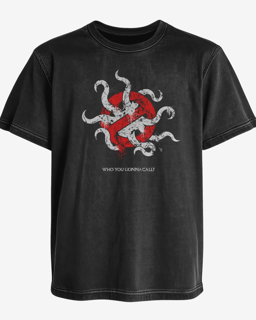 Polera desgastada Negro de Caza Monstruos
