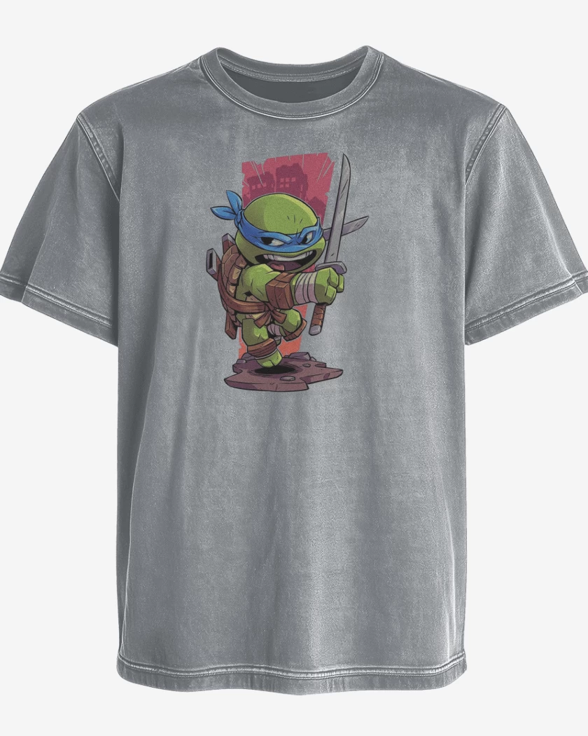 Polera desgastada Chibi Leo