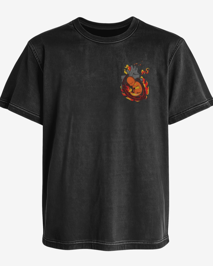 Polera desgastada corazon charmander