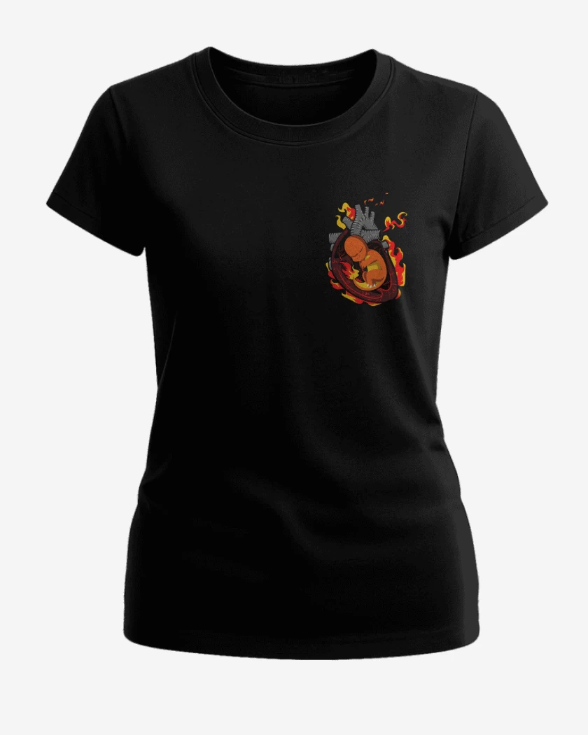 Polera de Mujer Negro de corazon charmander
