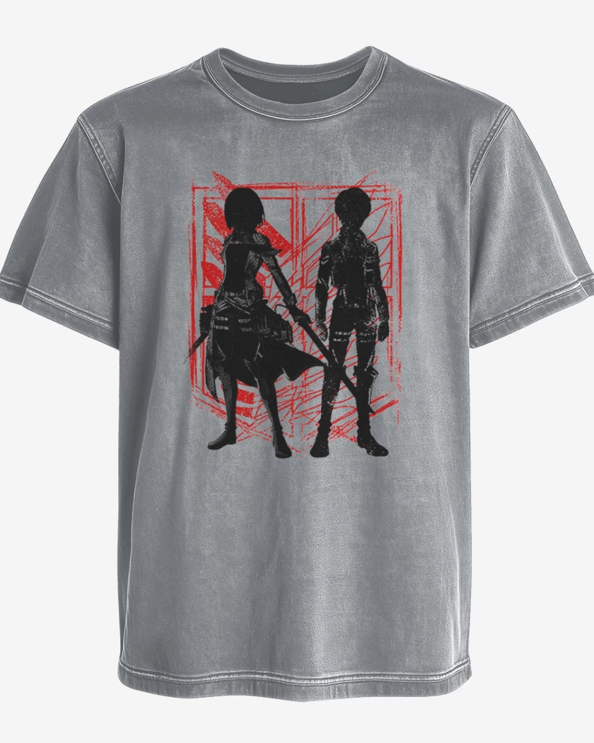 Polera desgastada Mikasa y Eren