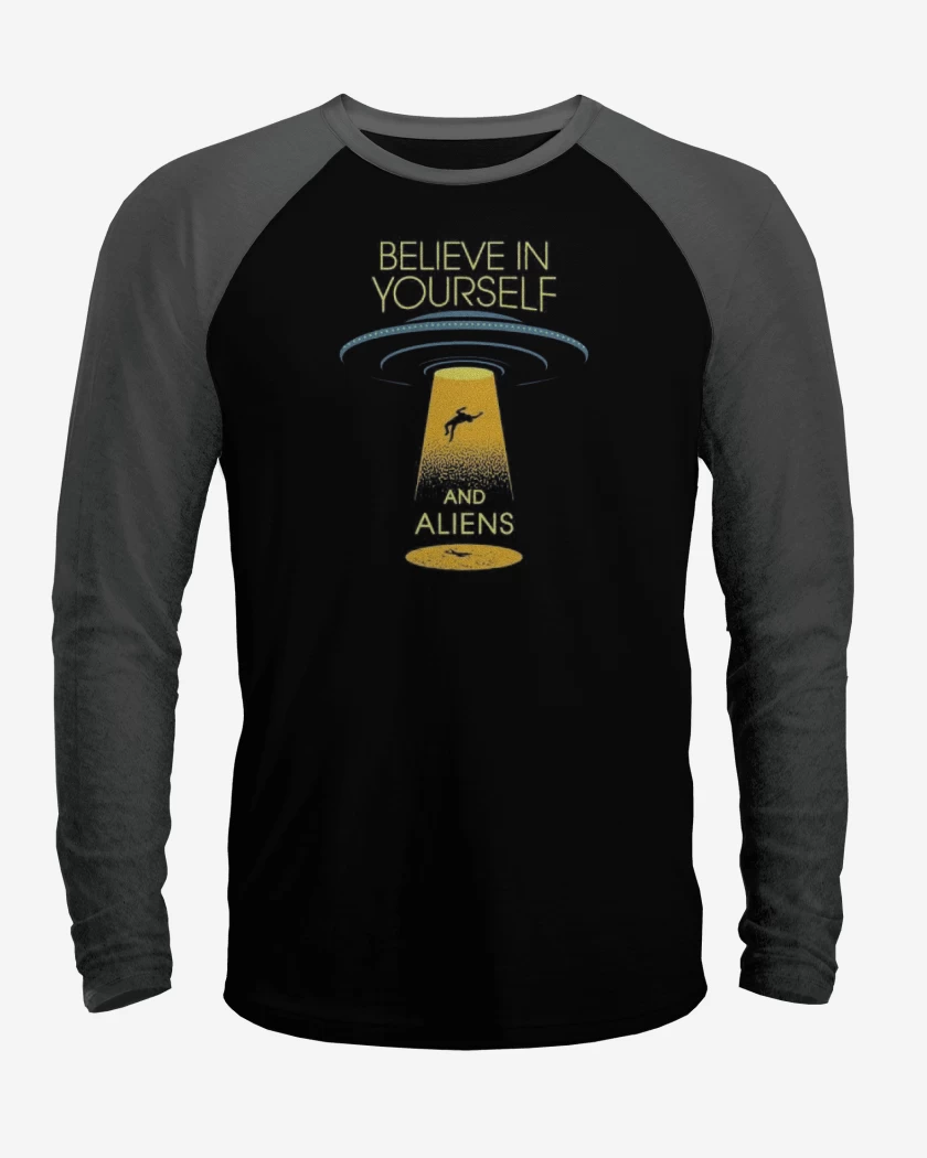 Polera Raglan Believe in aliens