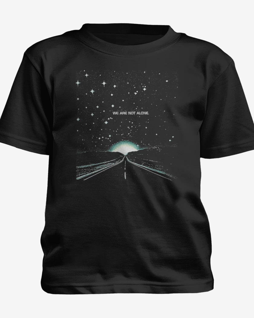 Polera de niño Negro de We are not alone