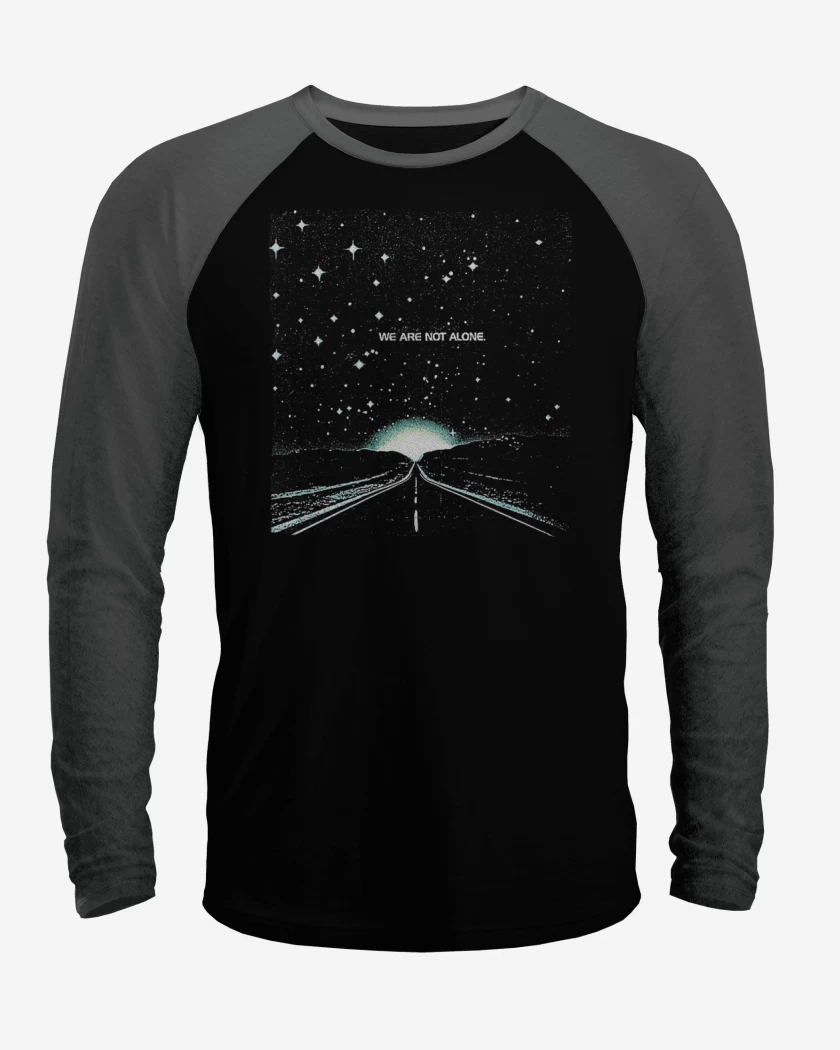 Polera Raglan We are not alone