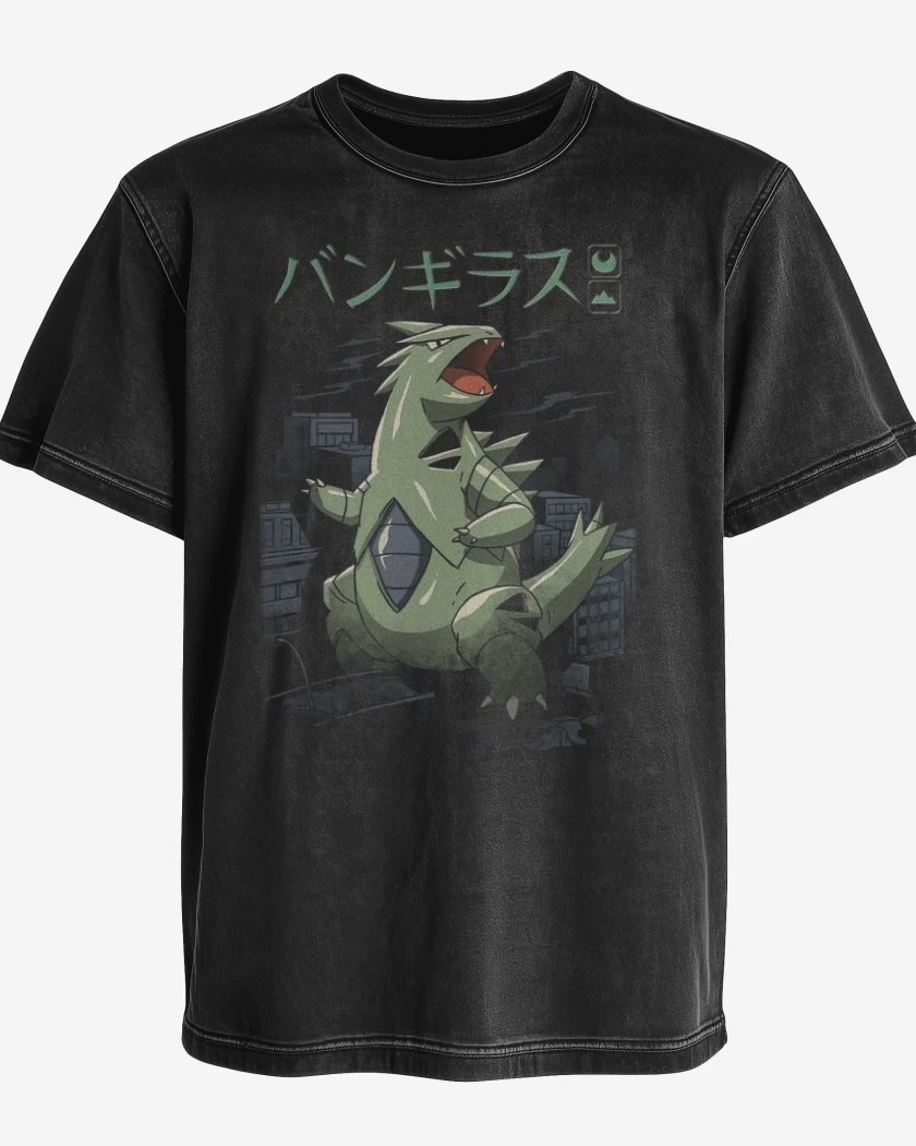 Polera desgastada Negro de Tyranitar