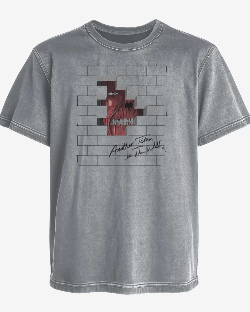 Polera desgastada Otro Titán en el Muro