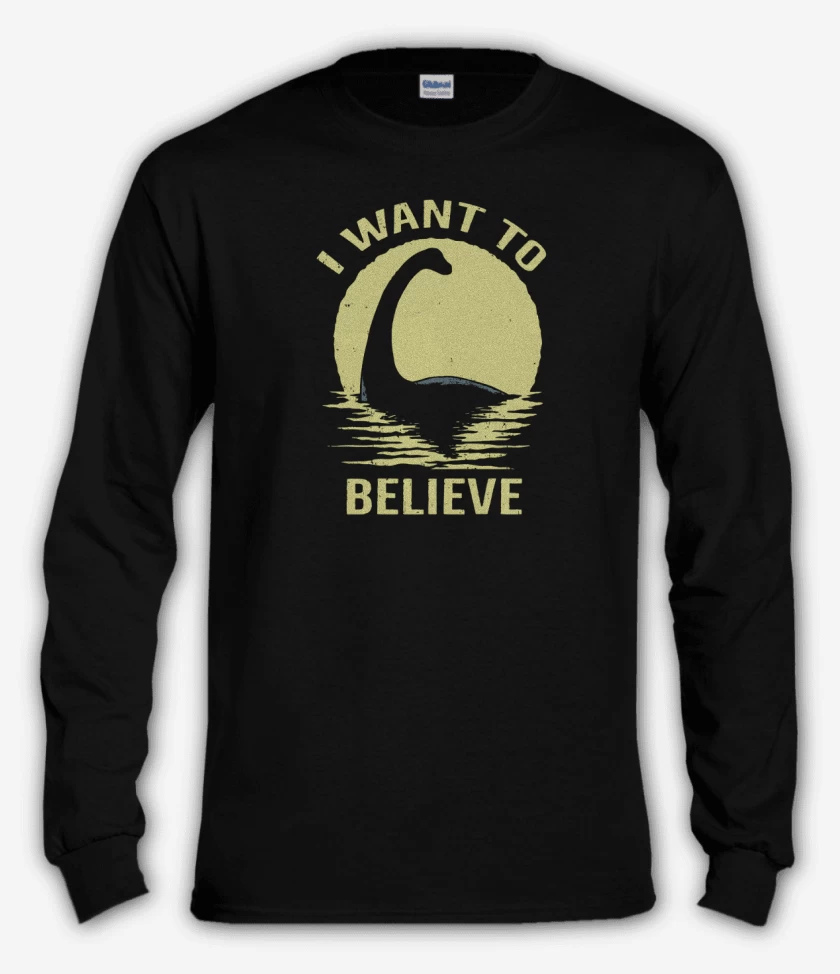 Polera manga larga Negro de I want to believe in Nessie