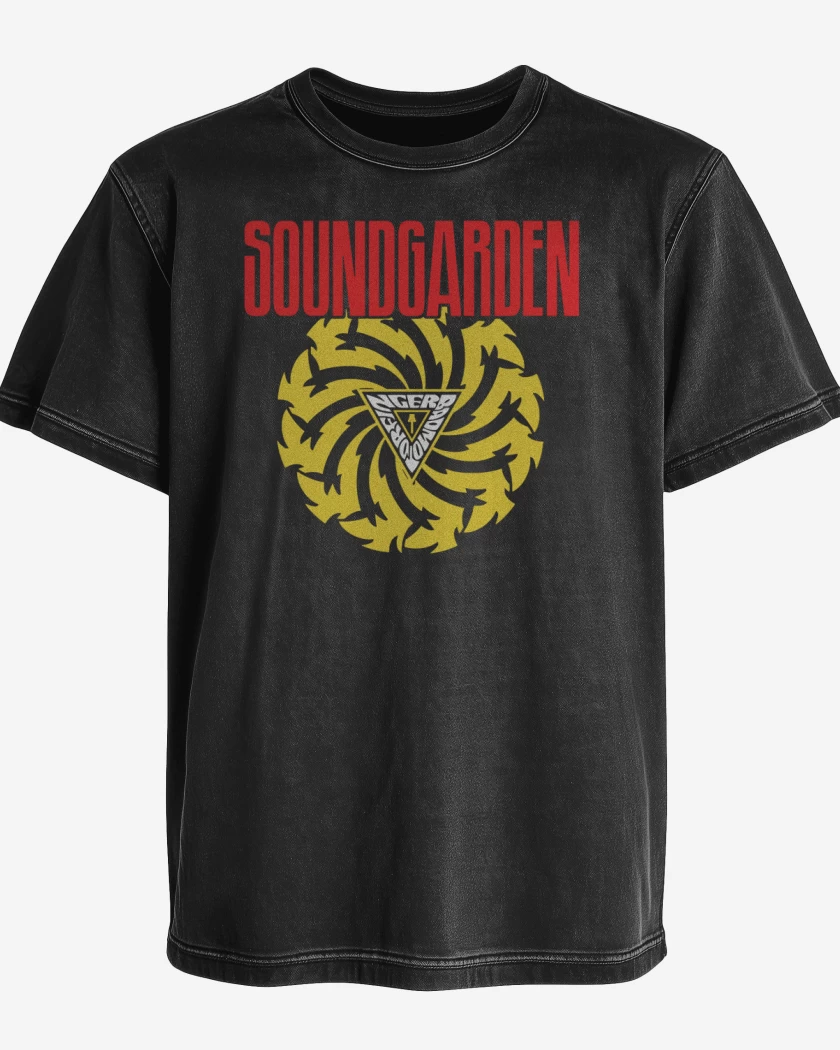 Polera desgastada Badmotorfinger