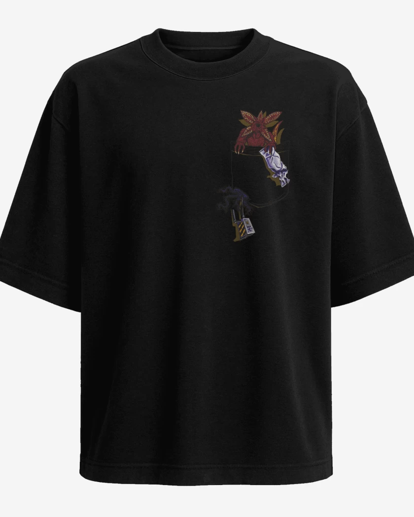 Polera Oversize Demogorgon de Bolsillo