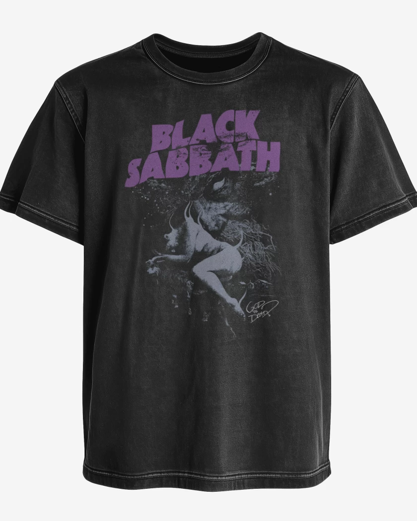 Polera desgastada Negro de God is dead