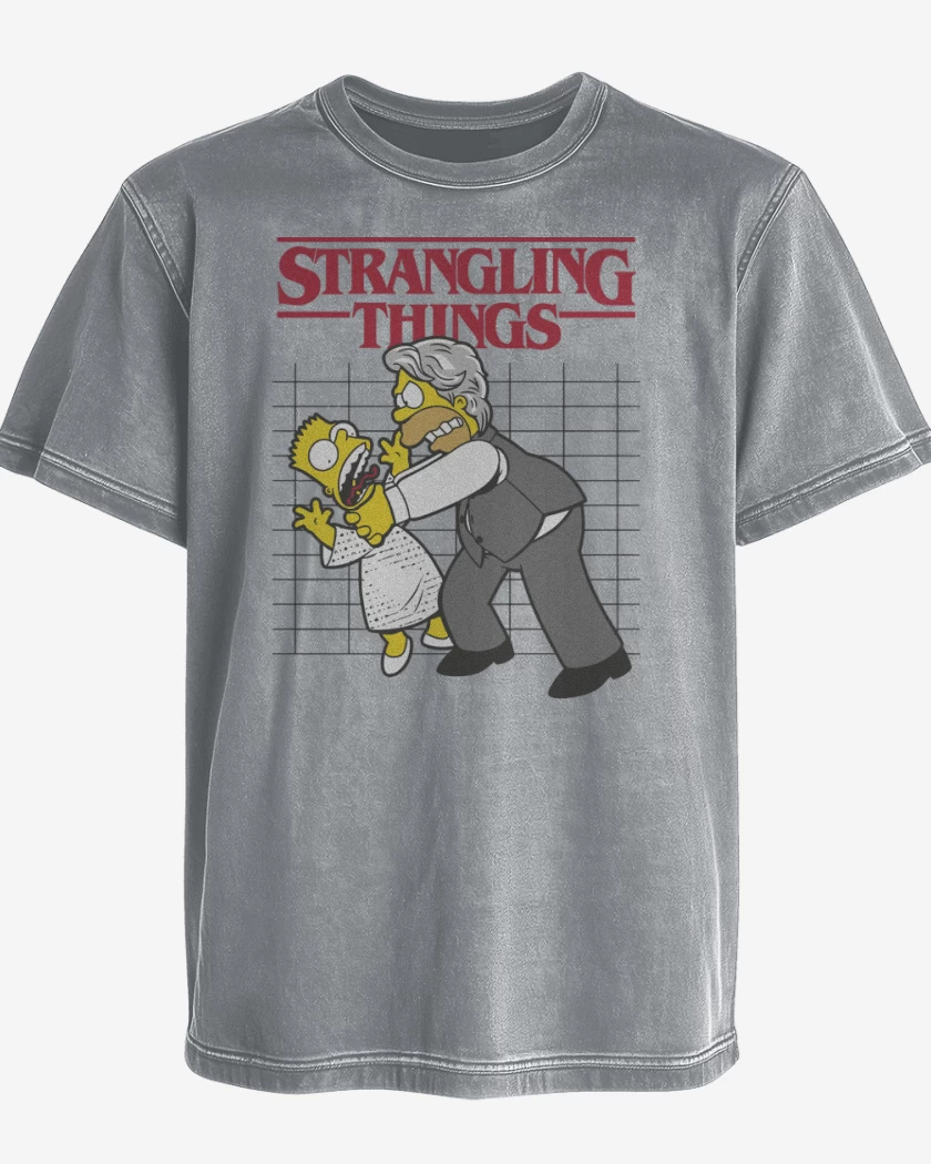Polera desgastada Strangling Things