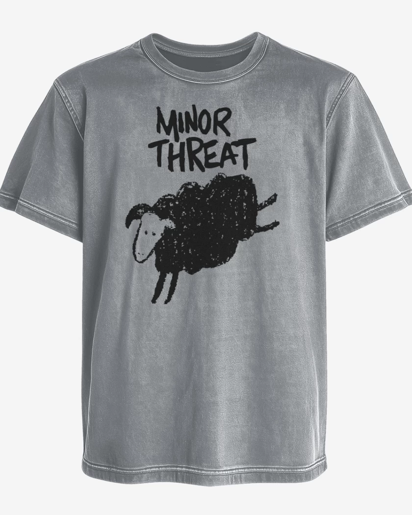Polera desgastada Minor Threat 