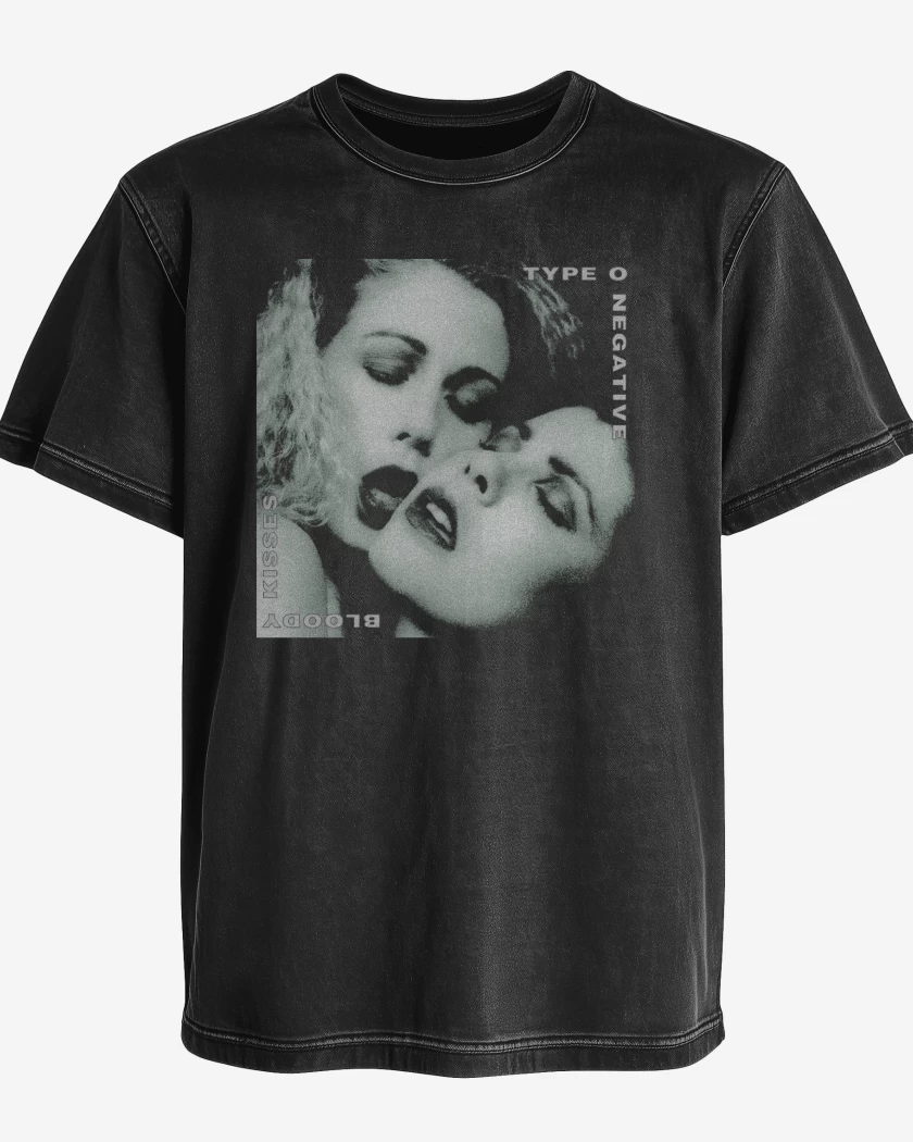Polera desgastada Bloody Kisses