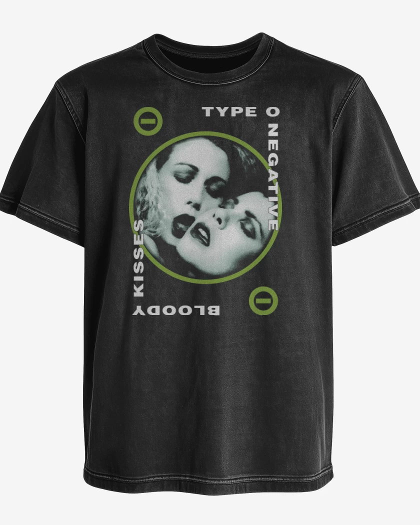 Polera desgastada Bloody Kisses II