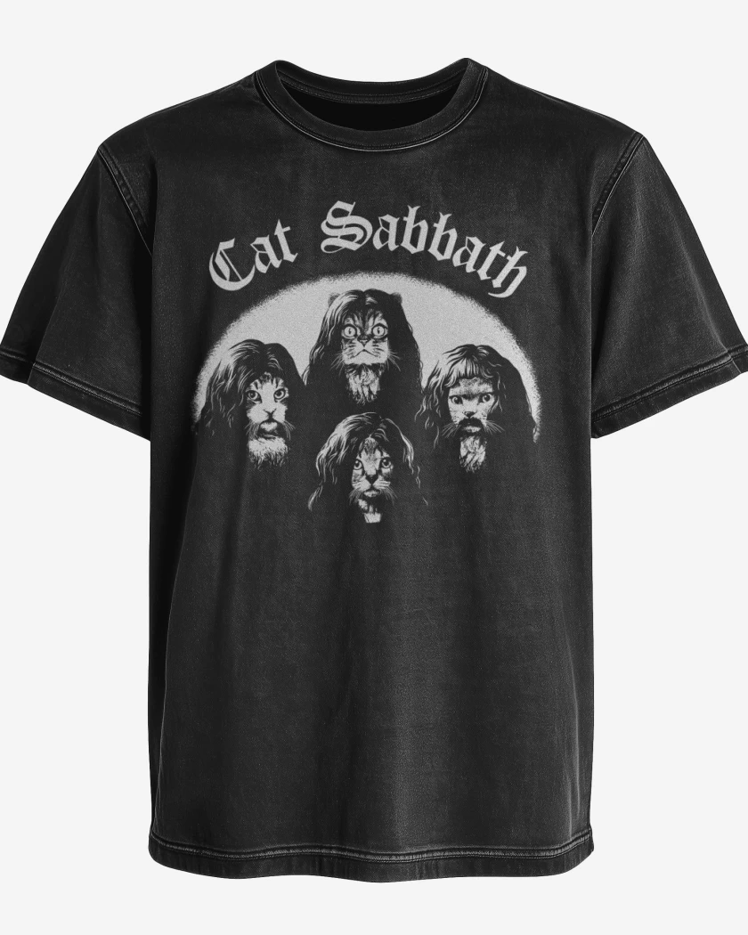 Polera desgastada Cat Sabbath