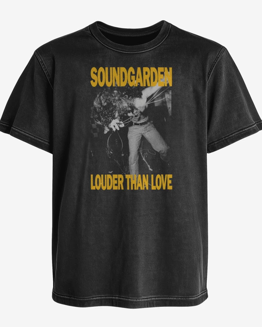 Polera desgastada Louder Than Love