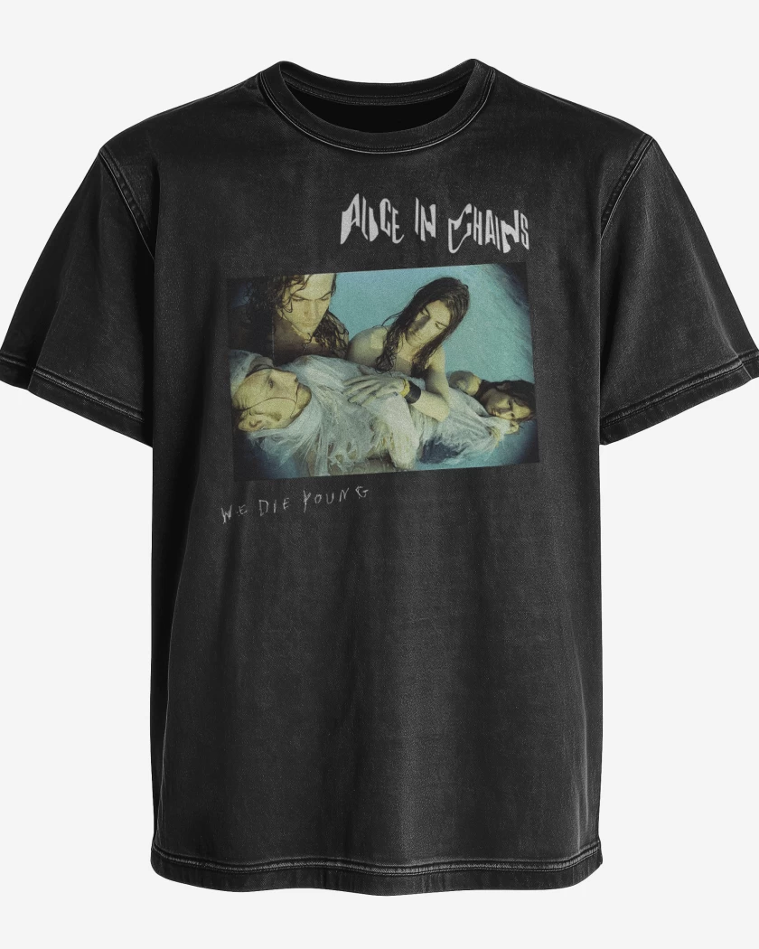 Polera desgastada We Die Young